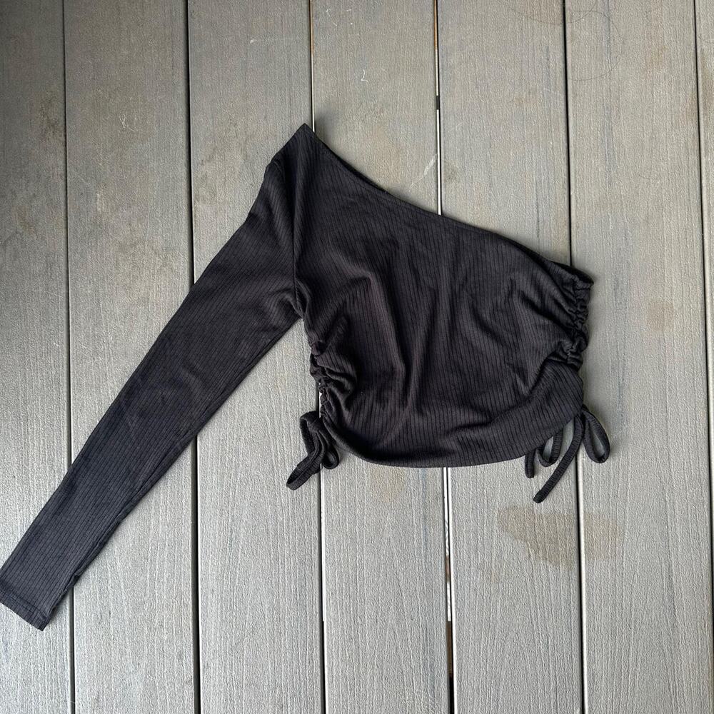 Black one sleeve crop top